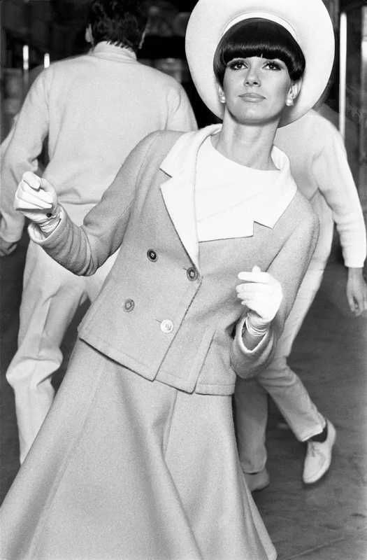 French Elle - White Hat & Gloves - 1963