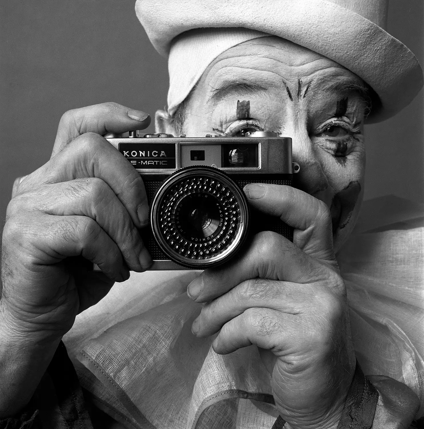 Konica Cameras - Clown - 1965 | The Duffy Archive Z 0476 02
