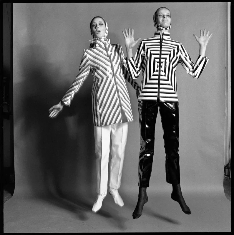 Queen Magazine - Moyra Swan & Veruschka von Lehndorff - 1965